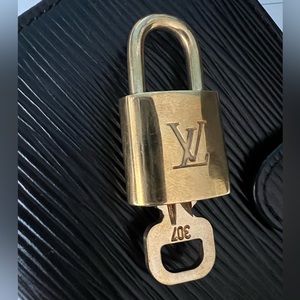 Louis Vuitton #307 lock & key